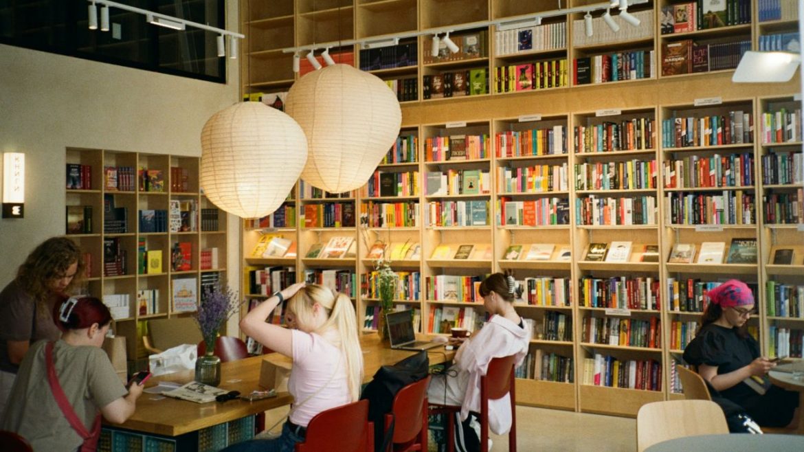 Lesesofa: Bücherlisten und Buchtipps aus der Community. Foto: Ivanna K., unsplash